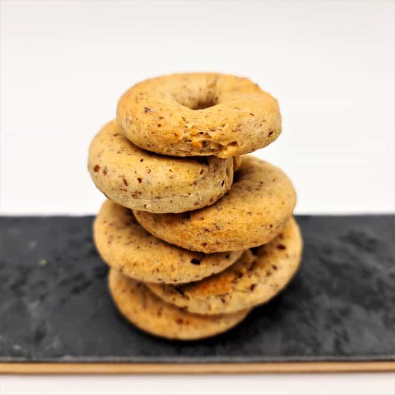 Pour un goûter en DME : les biscuits pommes noix et noisettes. Une recette remplie de saveurs.