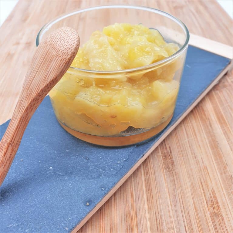 Une délicieuse recette de compote mangue pomme pour le goûter de bébé en DME.