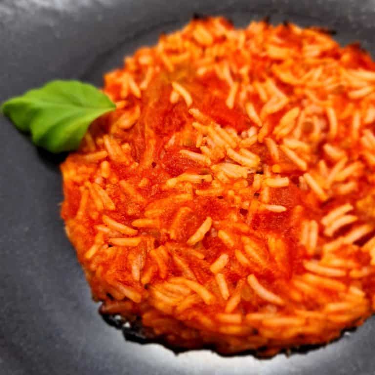 Un repas composé de riz en DME : le paillasson tomate basilic. Une recette qui attire directement bébé.