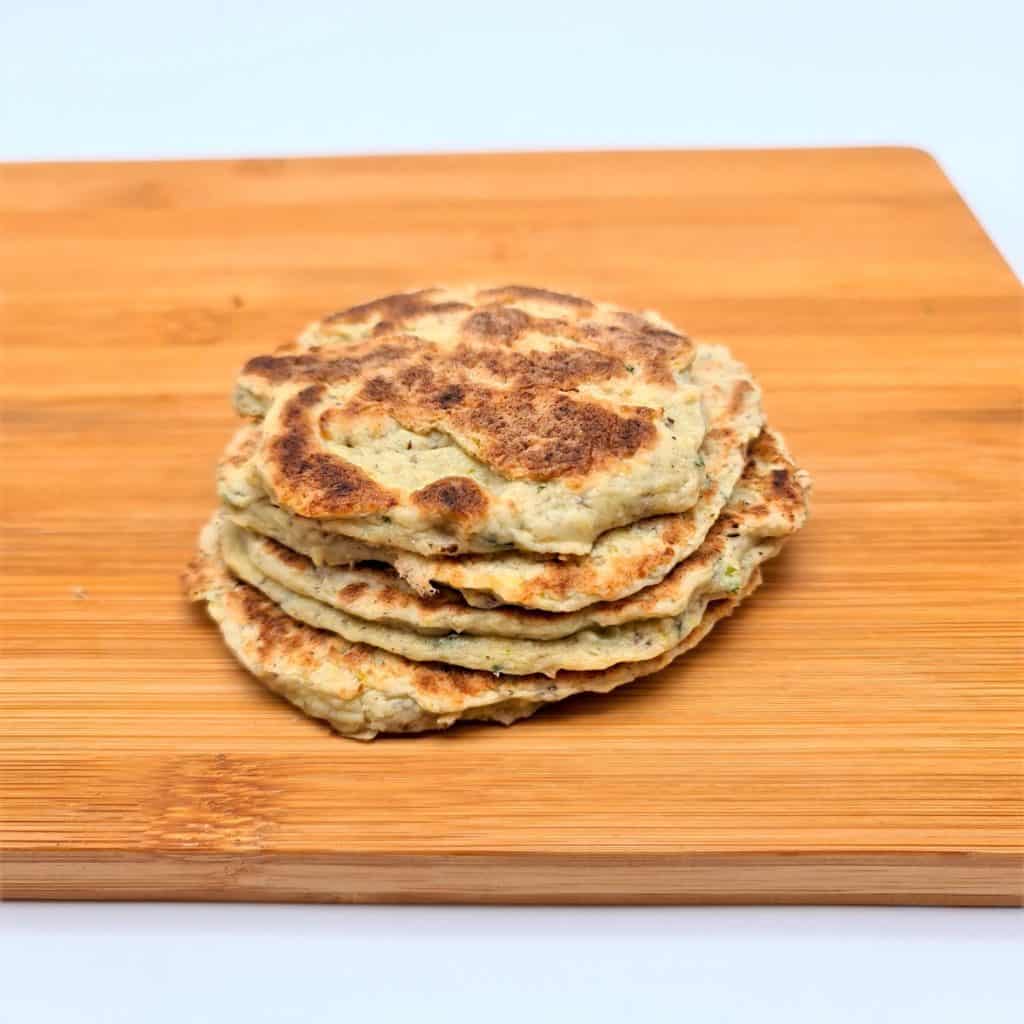 Des pancakes salés pour le repas de bébé en DME. Découvrez la bonne recette de pancakes ricotta champignons courgette.