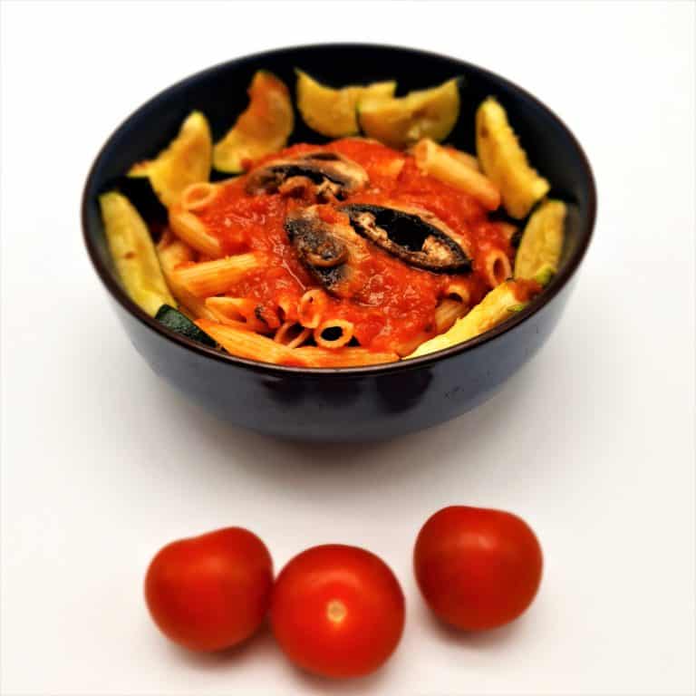 La délicieuse recette de pennes tomate courgette champignons plaira à bébé. Une recette à déguster à la fourchette en DME.