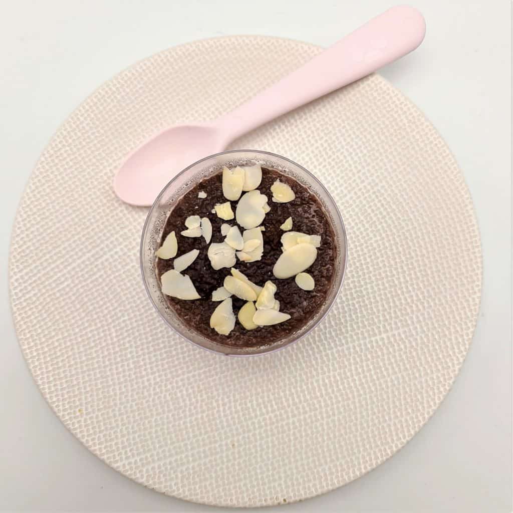 Un petit déjeuner énergisant pour bébé en DME. Cette recette de semoule cacao est délicieuse et se déguste à la cuillère.