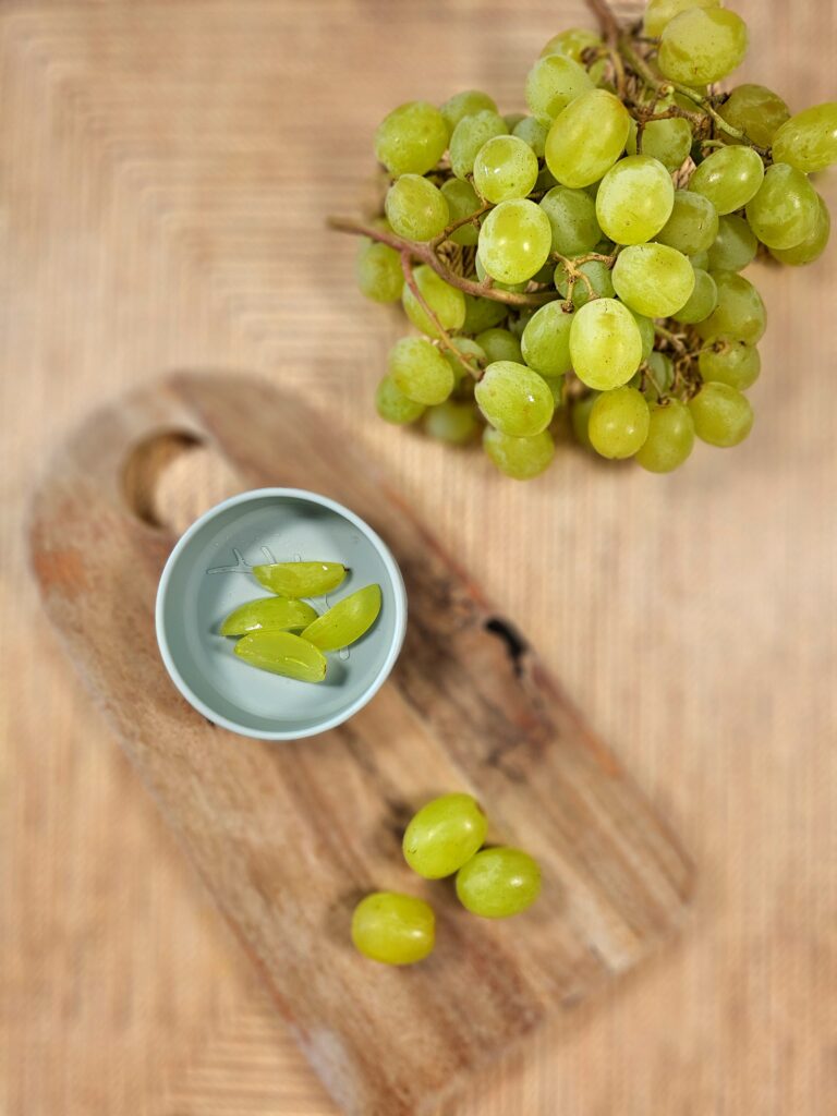 How to safely offer grapes to babies in BLW ?