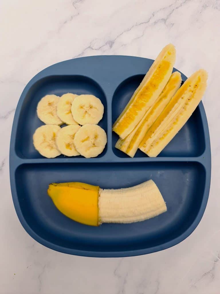 Comment présenter la banane à bébé qui commence la DME ? Trois formats sont présents dans cette recette.