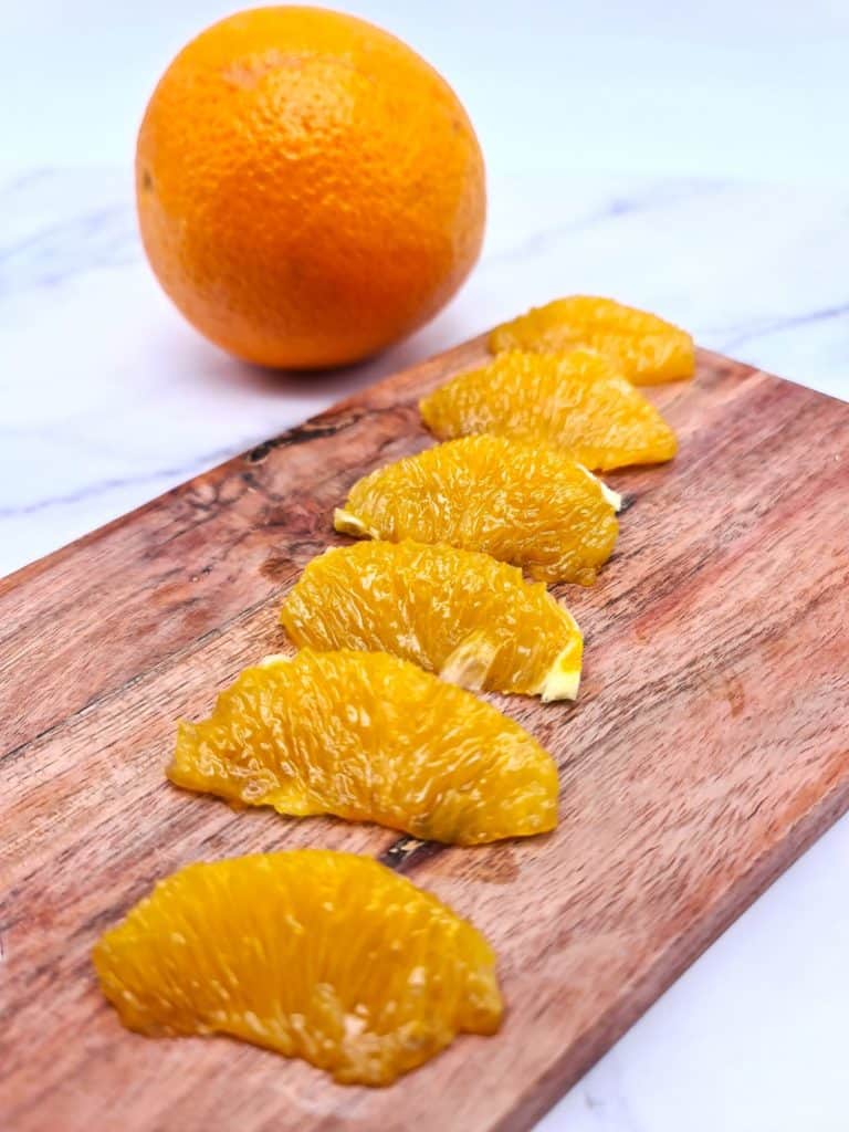 Comment proposer l'orange à bébé en DME ? En suprême d'orange, découvrez la recette.
