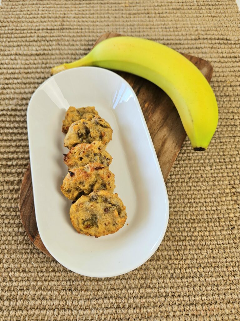 Biscuits bananes et beurre de cacahuètes pour faire le plein d'énergie lors du gouter de bébé !