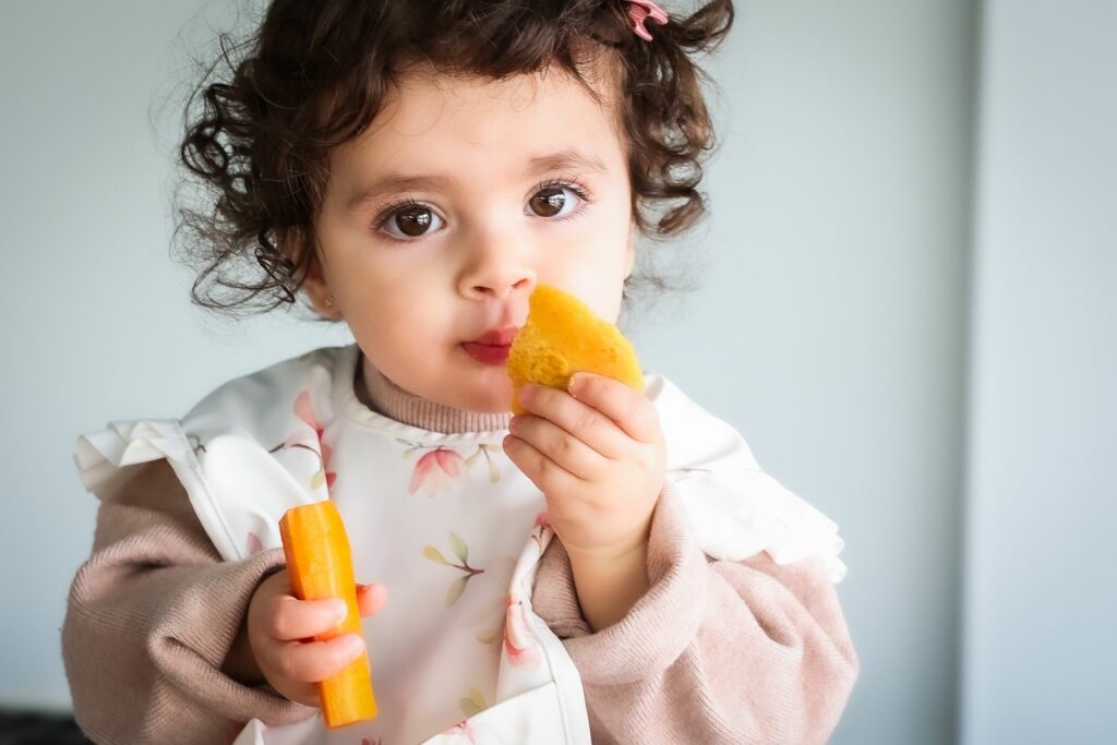 Hydrater bébé avec les fruits et légumes de saison en été