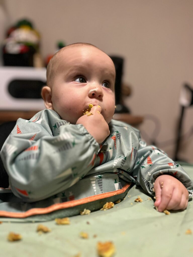 Témoignage de Céline, la maman de Elyzio qui apprend à son fils à manger seul grâce à la DME.