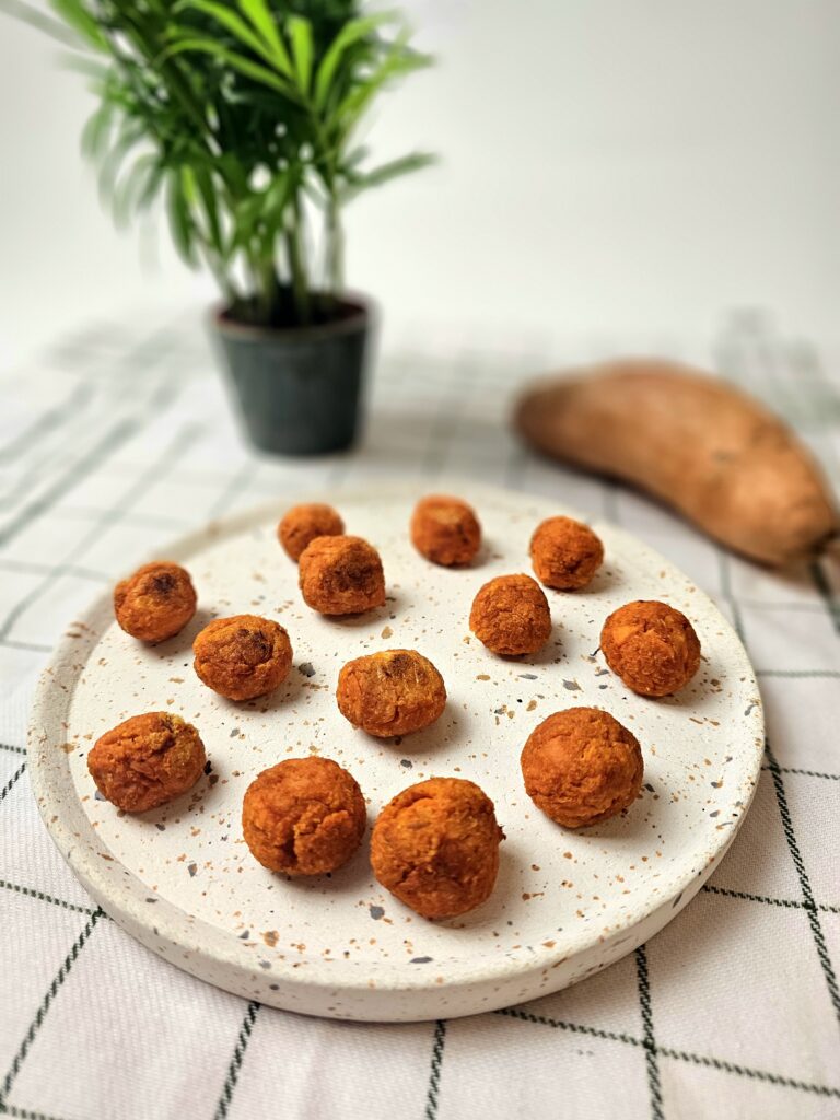 Recette de croquettes saumon-patate douce pour bébé dès 6 mois, idéale pour la DME, saine, gourmande et facile à préparer !