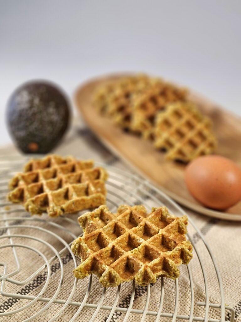 Des galettes moelleuses à l’avocat, riches en bons nutriments, parfaites pour bébé dès 6 mois et la diversification alimentaire ! 🥑✨