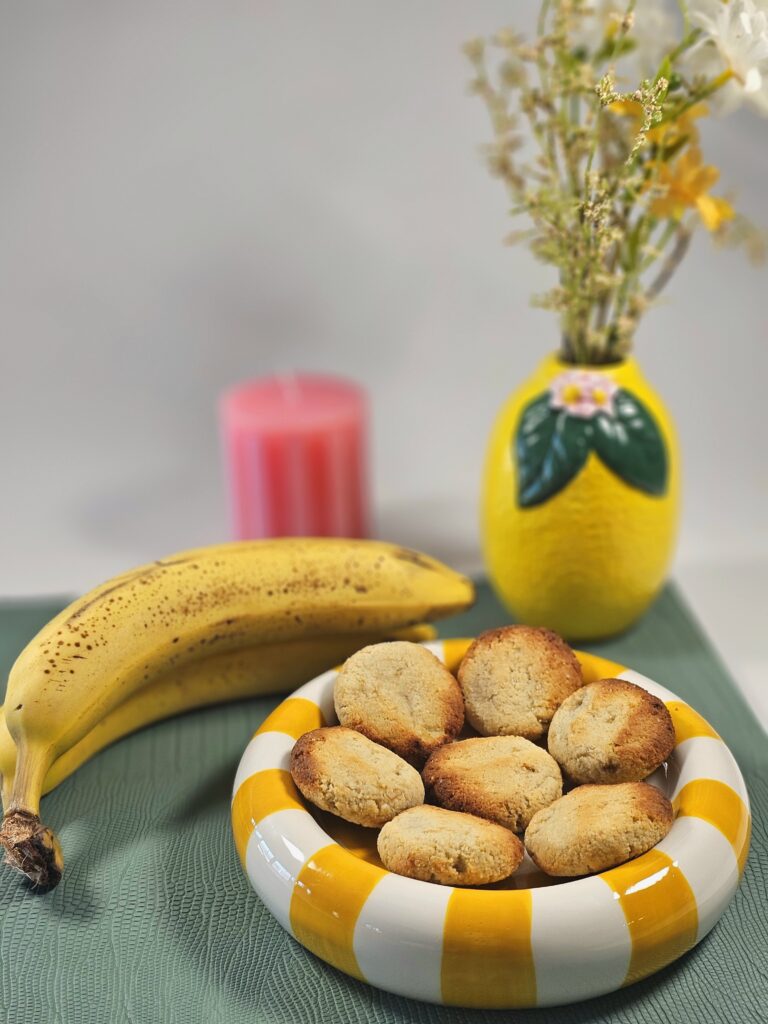 Recette de biscuits bébé amande et banane dès 8 mois – gourmande, simple et sans sucre ajouté.