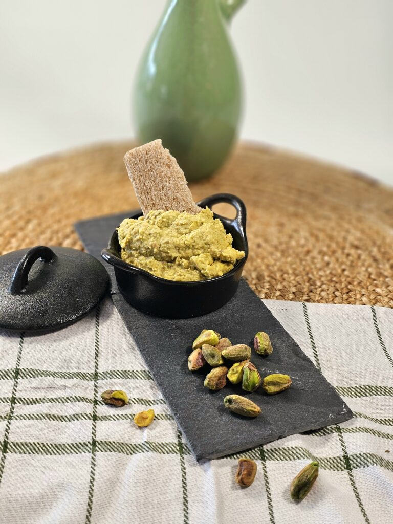 Baby pistachio zucchini houumous from 6 months is a melting spread, ideal for BLW , rich in vegetable proteins and good fats.