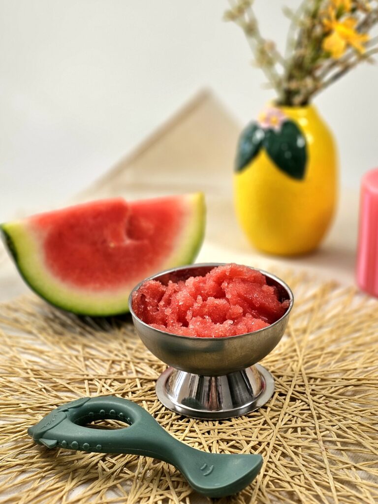 Baby watermelon sorbet recipe from 6 months: 100 % fruit, without added sugar, perfect for a fresh and natural BLW .