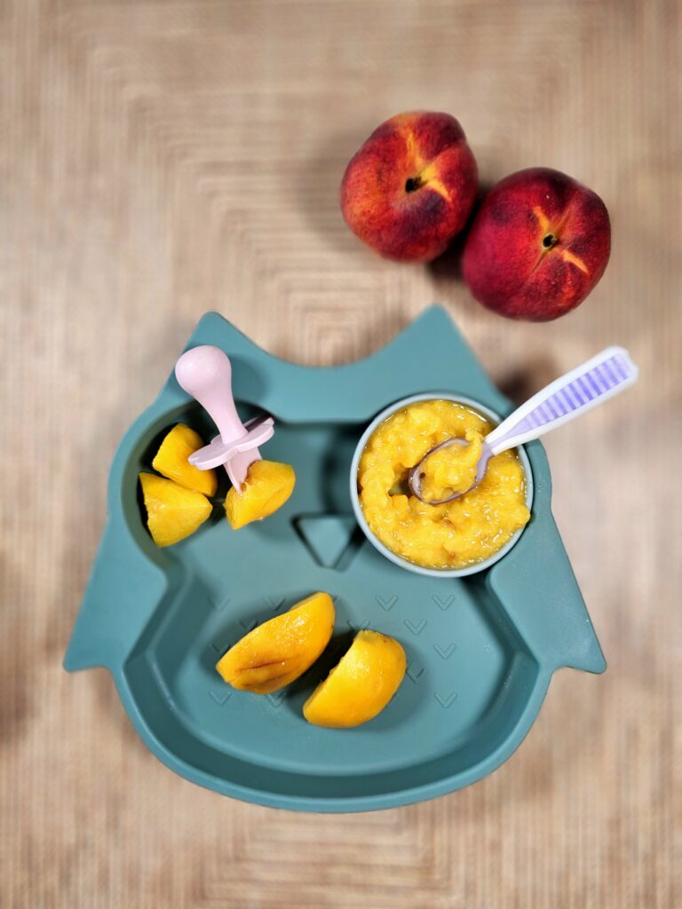 Pêche bébé DME : coulis, quartiers ou à la fourchette – à chaque âge sa forme idéale !
