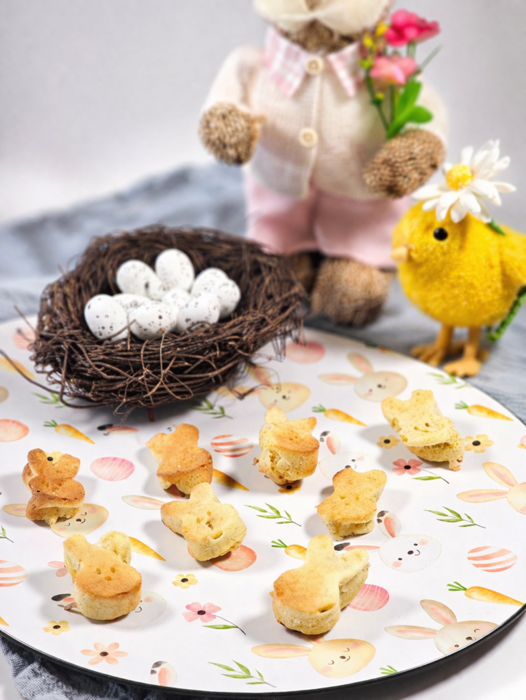 Gâteau banane bébé dès 6 mois : petits lapins moelleux banane coco, recette DME facile et sans sucre ajouté pour le goûter.