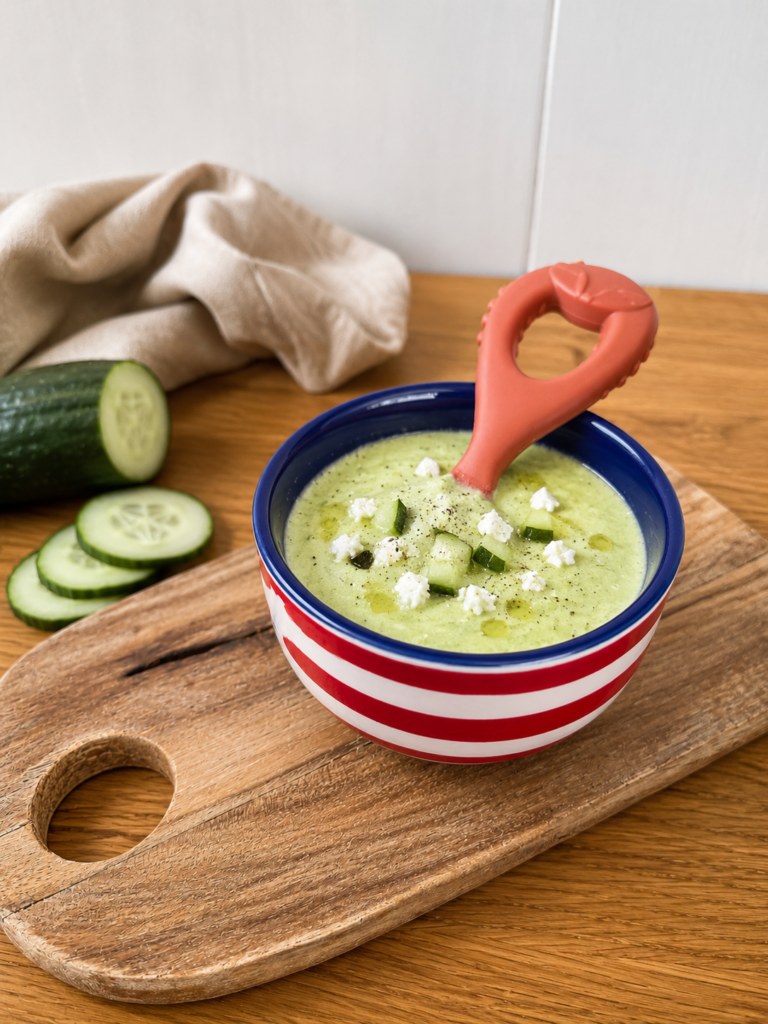 Gaspacho concombre bébé dès 6 mois : une recette fraîche, onctueuse et facile pour faire découvrir le concombre à bébé en été.